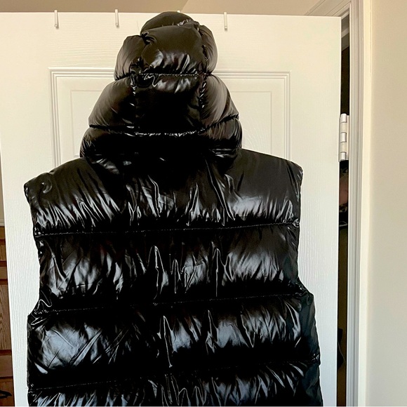 SOLD!! TNA Aritzia EUC The Super Puff Long Vest- Size M - Picture 3 of 6